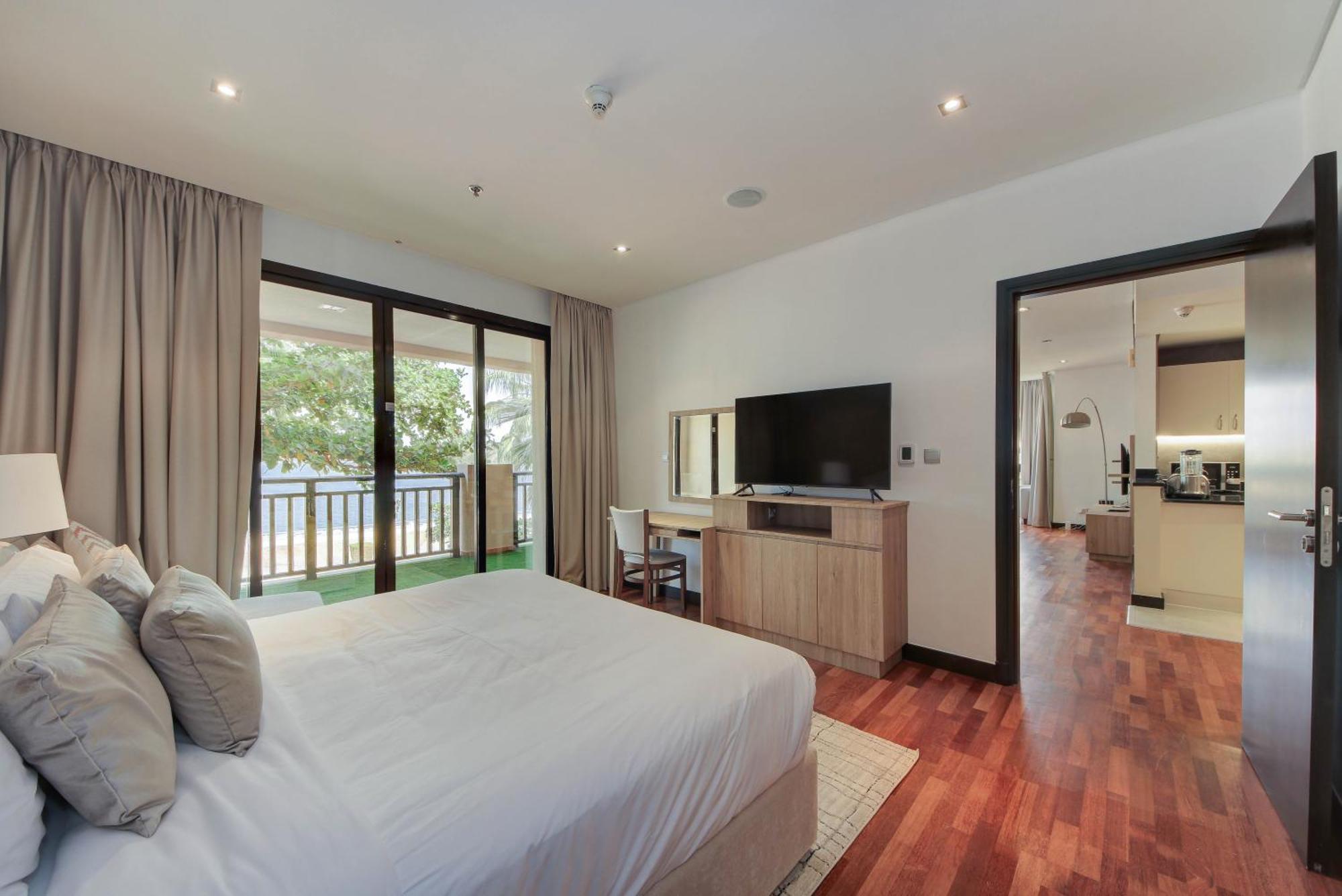 Luxe Getaways Royal Amwaj Palm Jumeirah Resort Apartment Holiday Home Dubaj Kültér fotó